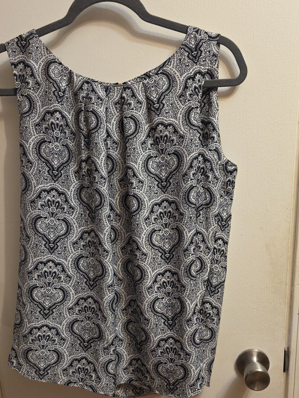 Anne Klein Black and White Paisley Sleeveless Tank Top